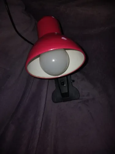 Luminária de mesa versátil