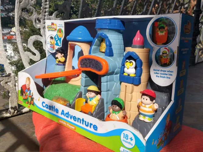 Castelo de Aventuras / brinquedo sensorial c som e luz