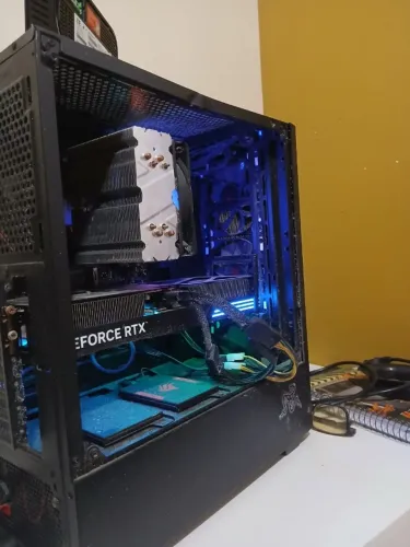 PC GAMER RTX 5070 TI  + RYZEN 5700X 1TB PLACA DE VIDEO 3 MESES DE USO