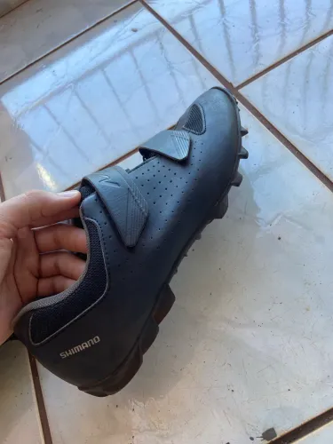 Sapatilha shimano tamanho 42(mas fica apertado)