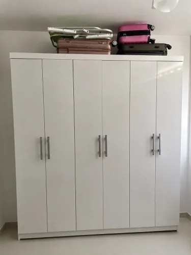 Guarda roupas 6 portas