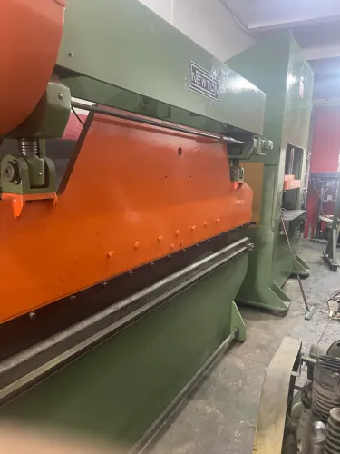 Dobradeira Newton 3050 mts 40 ton buchas zero impecável