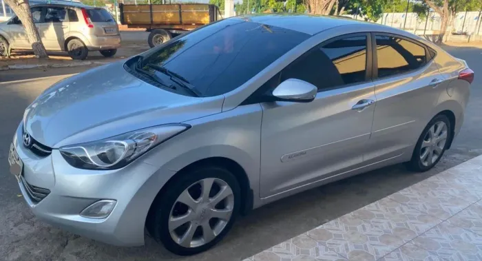 Hyundai Elantra GLS 1.8 16V Aut. 2012