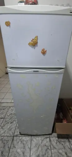 Vendo geladeira Dako (Leia a descrição)