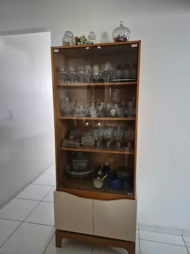 Vende-se Cristaleira