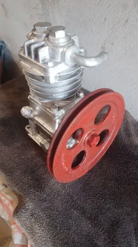 Vende se um cabeçote de compressor funcionando perfeitamente 