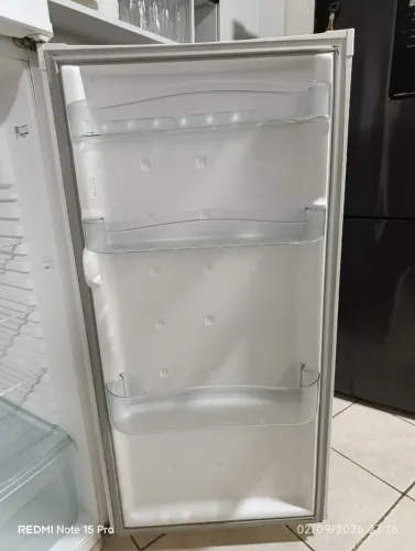 Vendo geladeira semi nova