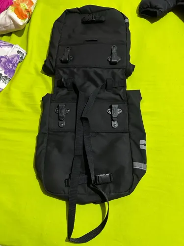 Alforje curtlo fold 24L preto, com e fechamento roll top