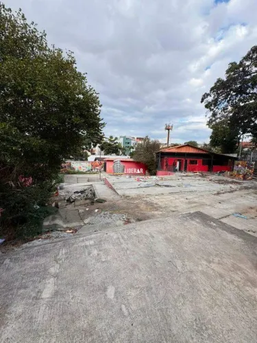 TERRENO DE ESQUINA, 736,00 NO MELHOR PONTO DO BAIRRO!