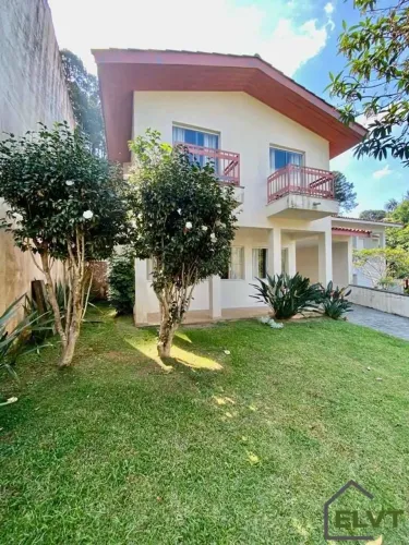 Casa em Condomínio em Jandira | 4 Quartos (2 Suítes), Piscina e Vista Verde