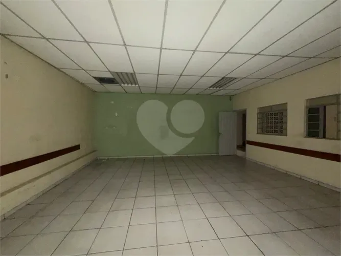 Oportunidade de Investimento Espaço Comercial á venda ou para alugar em Localização Estrat