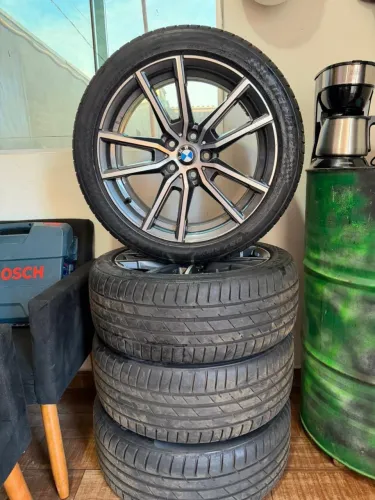Jogo de roda +Pneu bmw aro 18