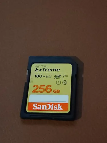 Cartão Sdxc 256gb Sandisk Extreme 4k 180mb/s Uhs-i V30 U3