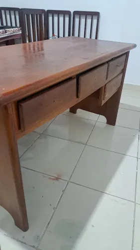 Escrivaninha de madeira rústica
