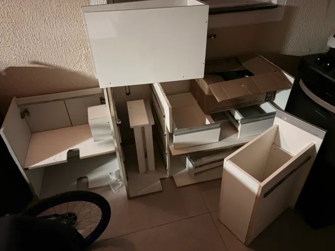 Armário sob bancada para doação