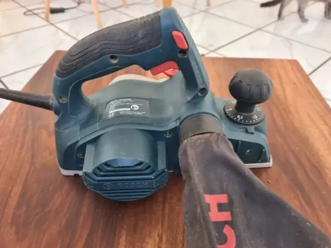 Plaina Bosch GHO 700w