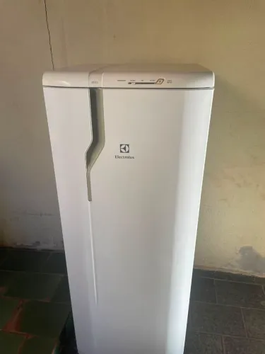 Geladeira semi nova