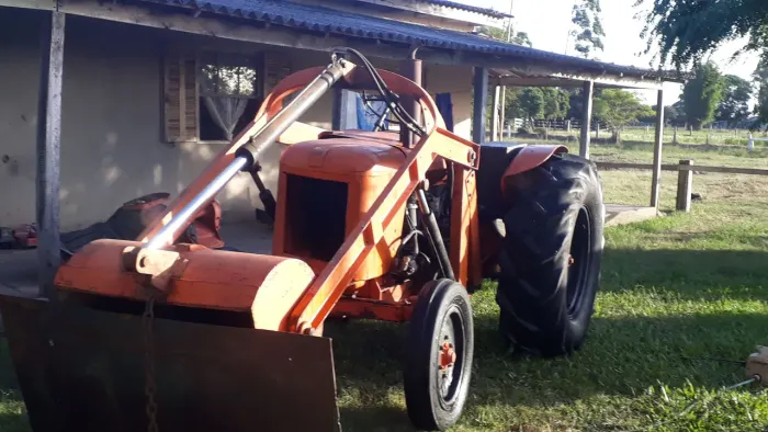 Vendo trator zadrugar tudo operacional    aceito troca 