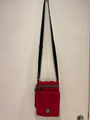 Bolsa da Kippling vermelha clutch usada