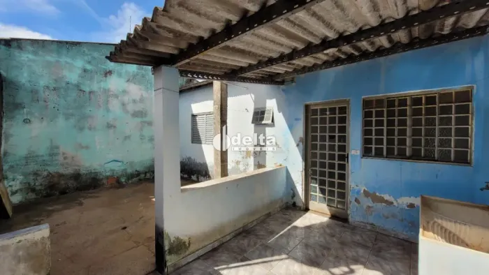 casa com 2 quartos, disponível para venda no bairro Minas Gerais em Uberlândia MG