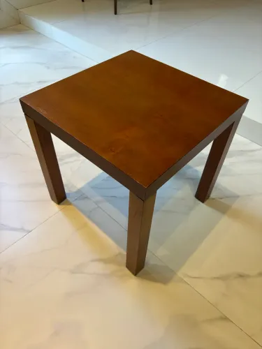 Mesa lateral de madeira