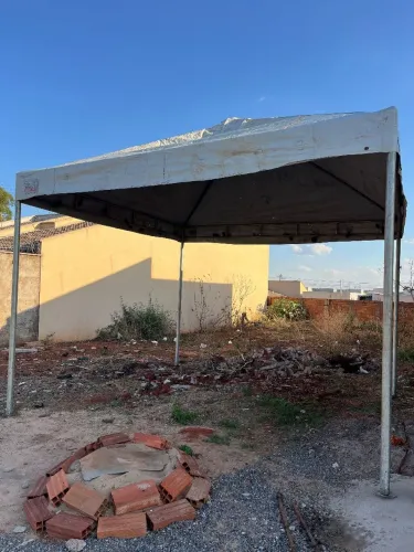 Tenda 4x4 piramidal ferragem ótimo estado de conservação lona 60%