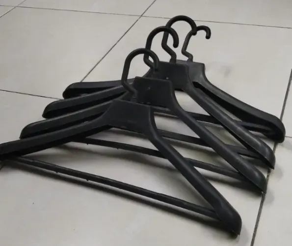 Cabides Reforçados de Loja/Uniforme - Apenas R$1 