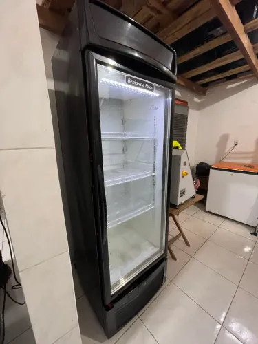 Expositor Vertical / Geladeira Bebidas e Frios - Funcionando 100%