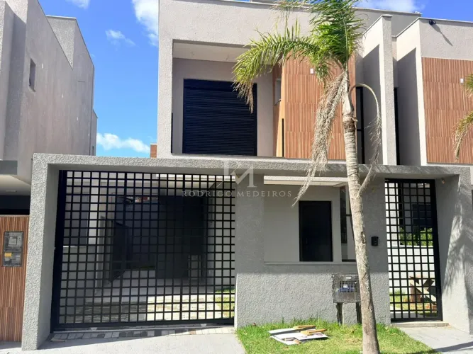 OPORTUNIDADE IMPERDÍVEL NA PRAIA DOS AÇORES  CASA NOVA À VENDA