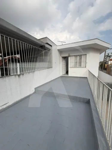 Casa com 2 dormitórios, 3 banheiros, 2 vagas de garagem, sala ampla, cozinha, terraço e ed