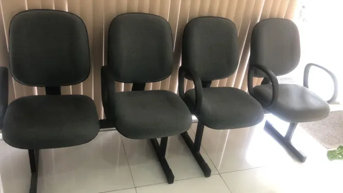 Cadeiras para recepção.