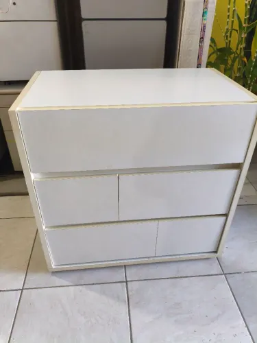Cômoda branca