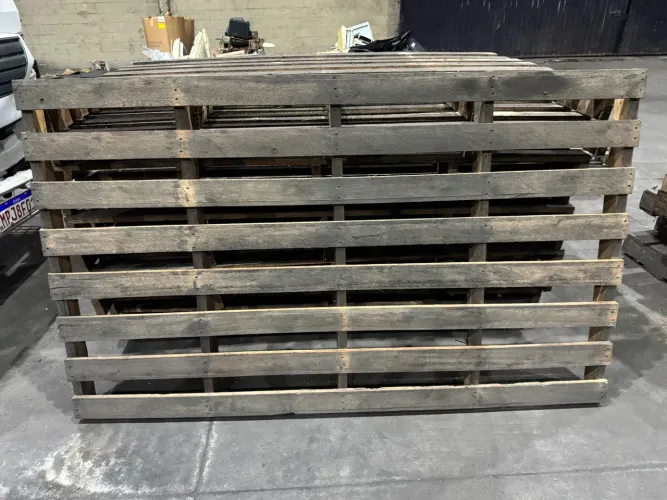 20 Pallets de Madeira - 1,20 x 2,00 m - Lote Completo