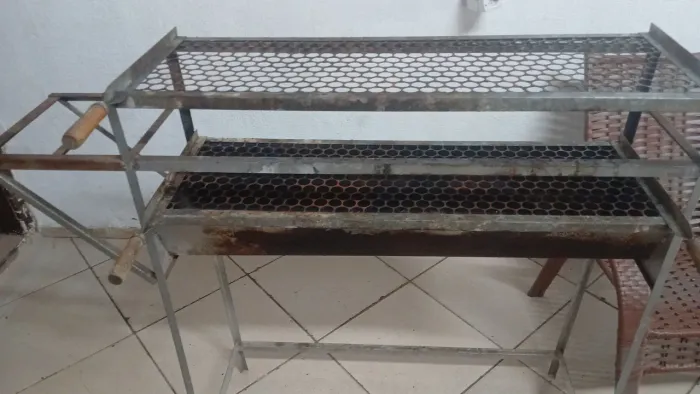 Churrasqueira com 2 grelhas