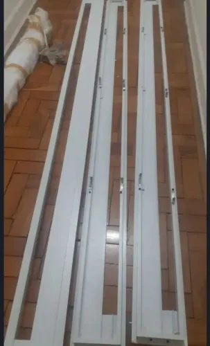 Moldura para tela de projeção