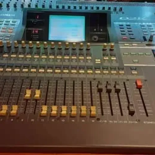 Mesa digital Yamaha 02R v-2 com card óptico  mixer Yamaha O2r