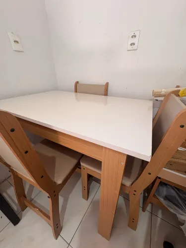 Mesa de Jantar Retangular 108cm Com 4 Cadeiras