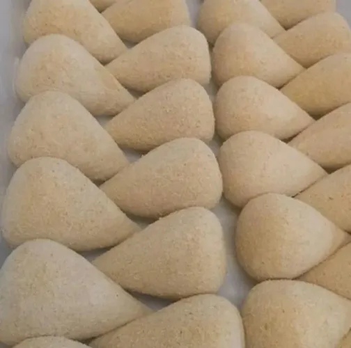 Salgados congelados e fritos 