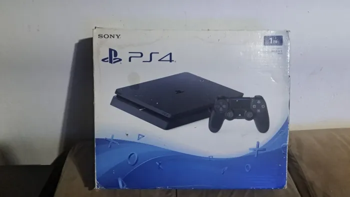 Play 4 slim 1TB + 30 jogos