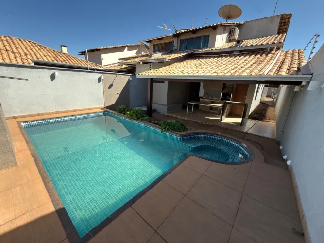 Casa com Piscina e 3 Quartos à Venda ou Aluguel na 603 Sul  Palmas/TO