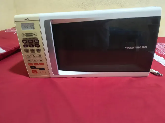 Vendo forro de microondas marca Brastemp funcionando tudo normal contato: (98)987-17-8851