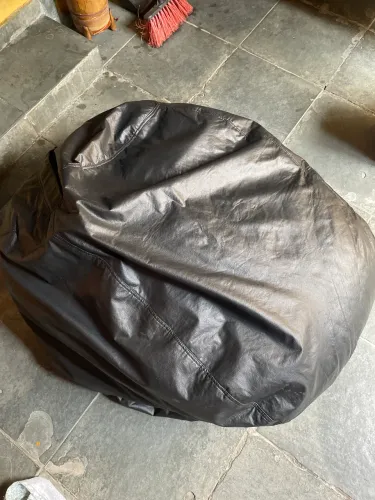 Vende-se puff de couro