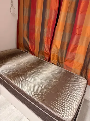 Colchão solteiro / somente colchão.