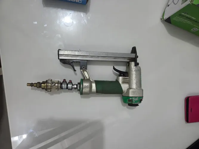 Grampeador pneumático