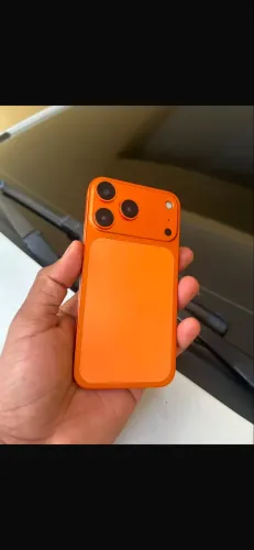 iPhone 11 na carcaça do 17 pro 