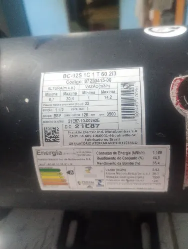 Vende-se bomba d'água