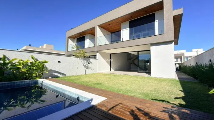 Casa nova com 3 suítes na Lagoa da Conceição!