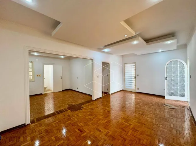 Casa com 2 dormitórios para alugar, 130 m² por R$ 2.192,00/mês - Centro - Jaú/SP