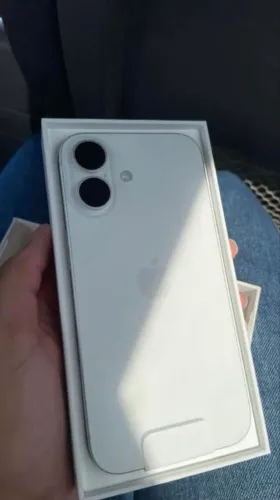 Vendo IPhone 16 128gb branco. Acompanha Caixa e cabo. Garantia até 1 de julho 2026