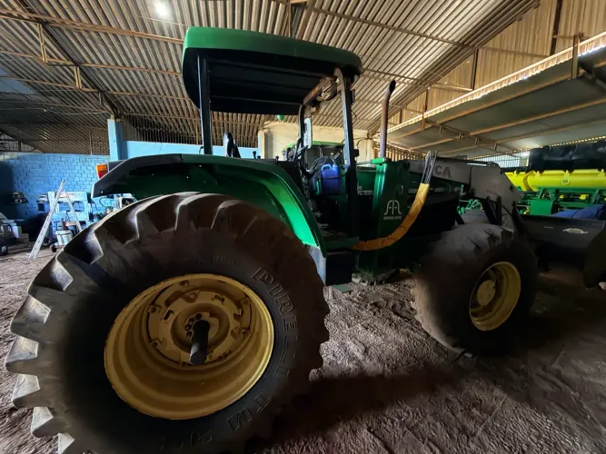Vende trator Jhon deere 7500 (140cv)